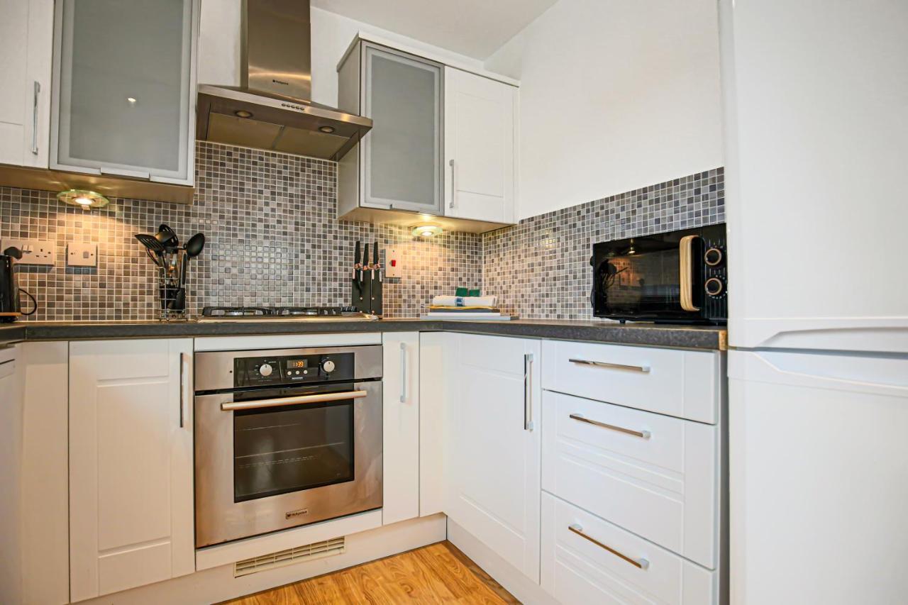 Stylish Apartment With Balcony, Free Parking, Fast Wifi And Smart Tv With Sky And Netflix By Yoko Property Milton Keynes Exterior photo